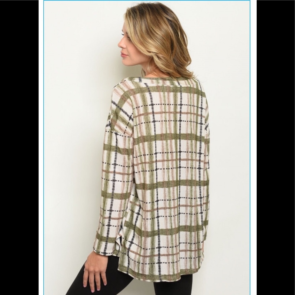 ❤️pretty olive checkered top - Picture 3 of 4